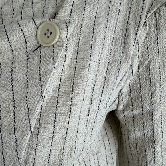 Lightweight Striped Buttoned Jacket - Picture 3 of 6